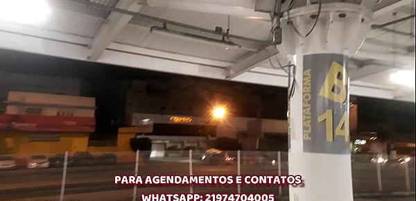  EXIBINDO MINHA PUTINHA PRA QUEM PASSAVA NA ESTAÇÃO DE BRT DA BARRA DA TIJUCA